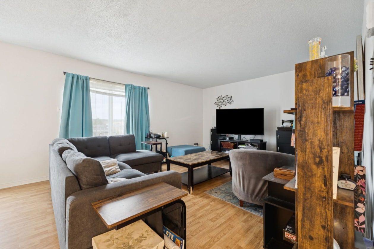 Salon — 1180 Rue de Neuville, Gatineau