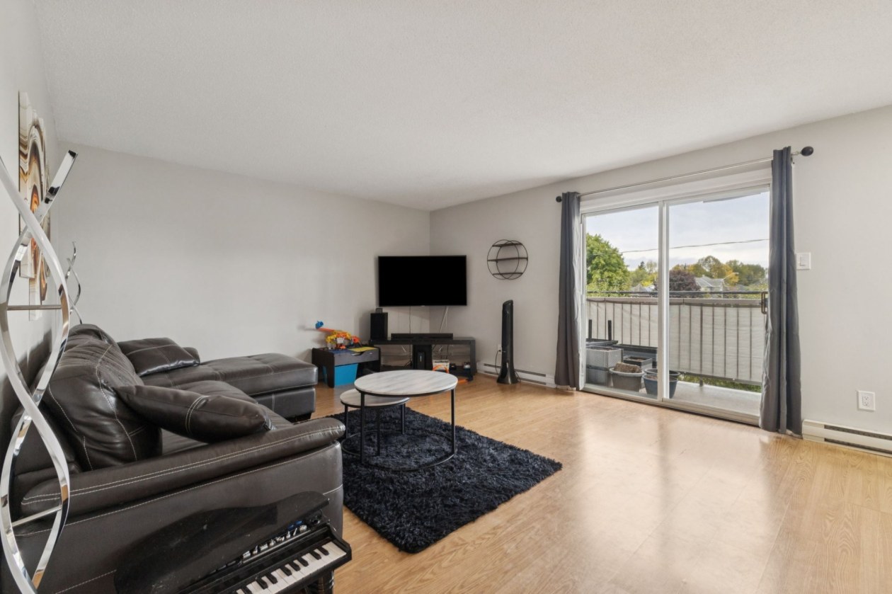 Salon — 1180 Rue de Neuville, Gatineau
