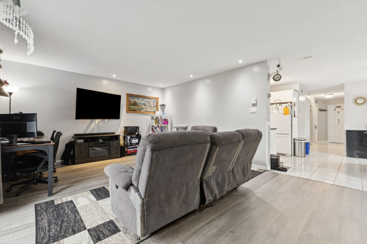 Salon — 1180 Rue de Neuville, Gatineau