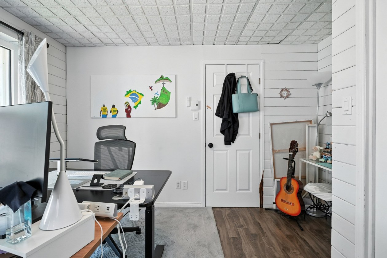 Bureau — 1266, Route Principale, Val-des-Monts, J8N2K6, Val-des-Monts