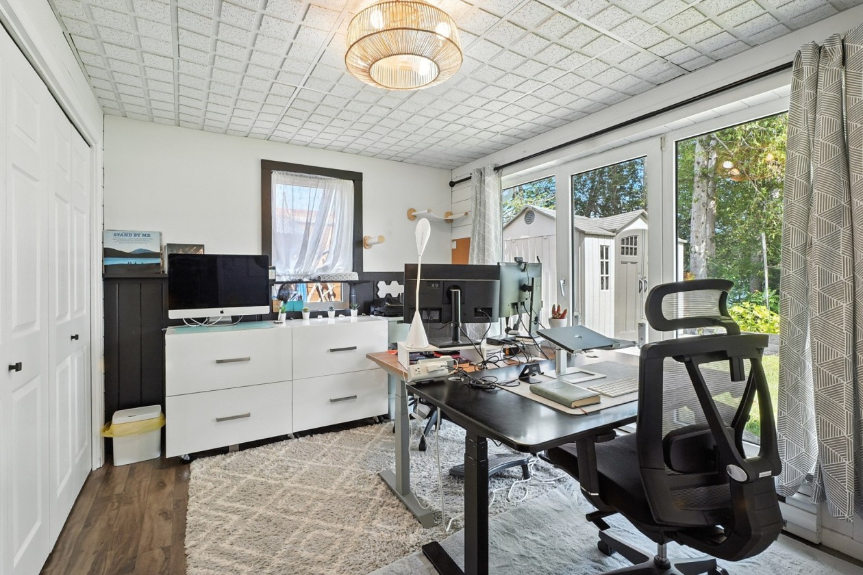Bureau — 1266, Route Principale, Val-des-Monts, J8N2K6, Val-des-Monts