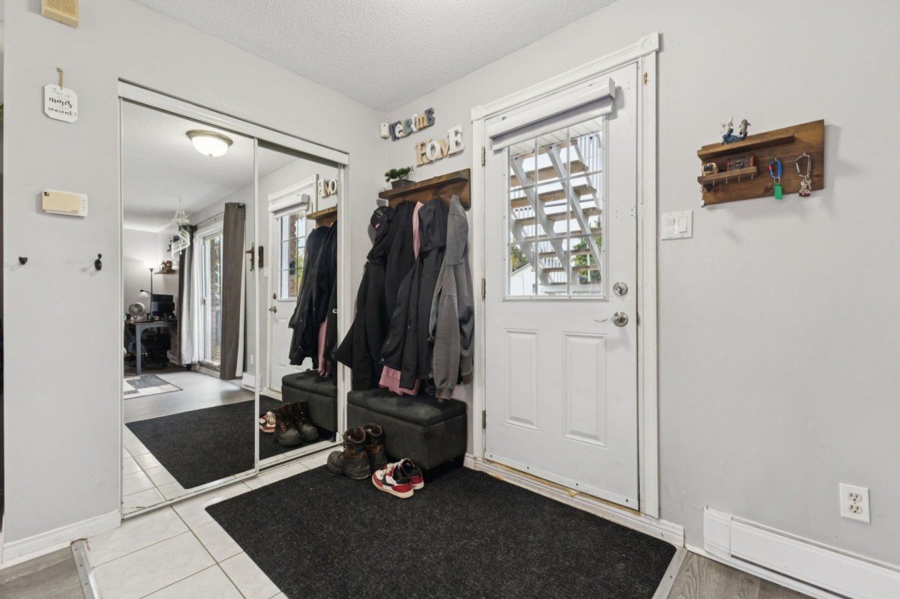 Hall d'entrée — 1180 Rue de Neuville, Gatineau