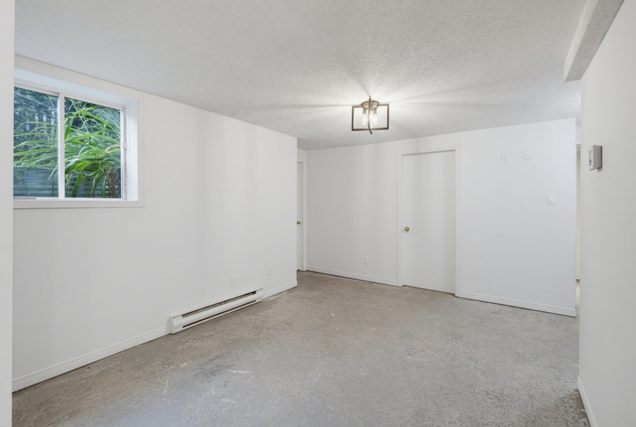 Salle familiale — 535 Route 309, Val-des-Bois