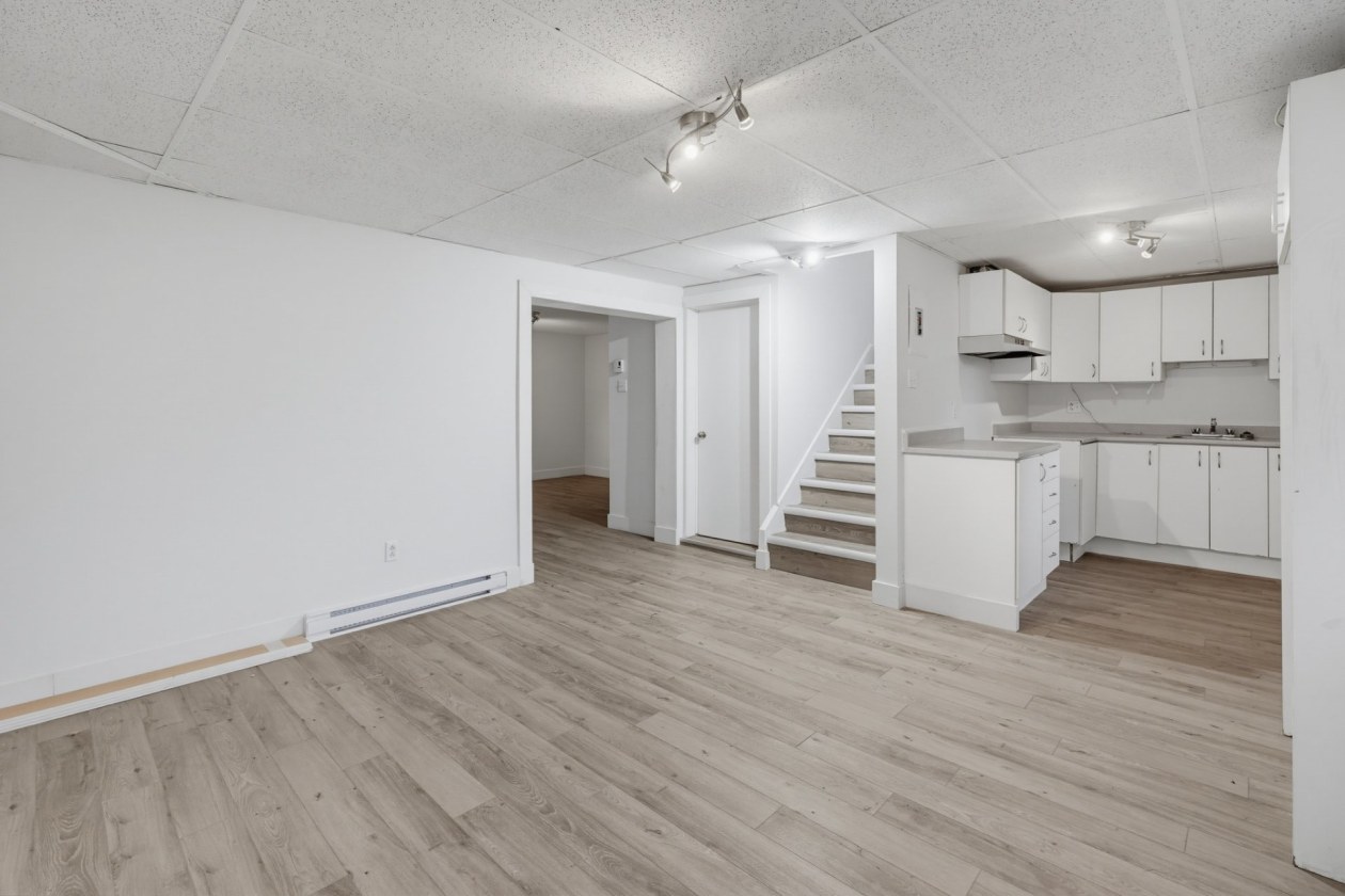 Salle à manger — 535 Route 309, Val-des-Bois