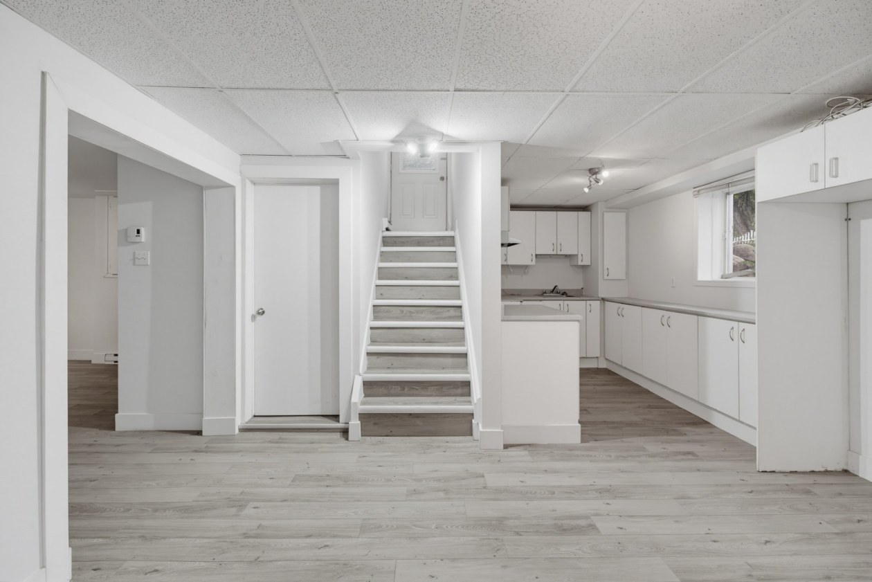 Hall d'entrée — 535 Route 309, Val-des-Bois