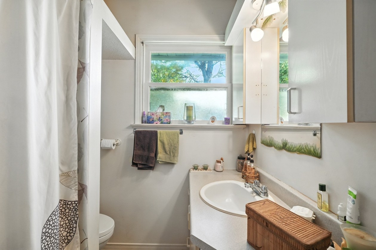 Salle de bains — 535 Route 309, Val-des-Bois