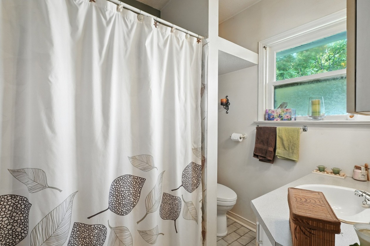 Salle de bains — 535 Route 309, Val-des-Bois