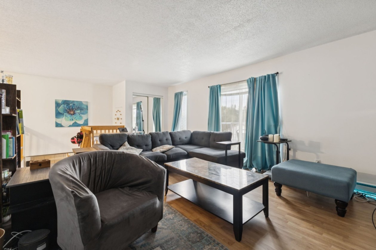 Salon — 1180 Rue de Neuville, Gatineau