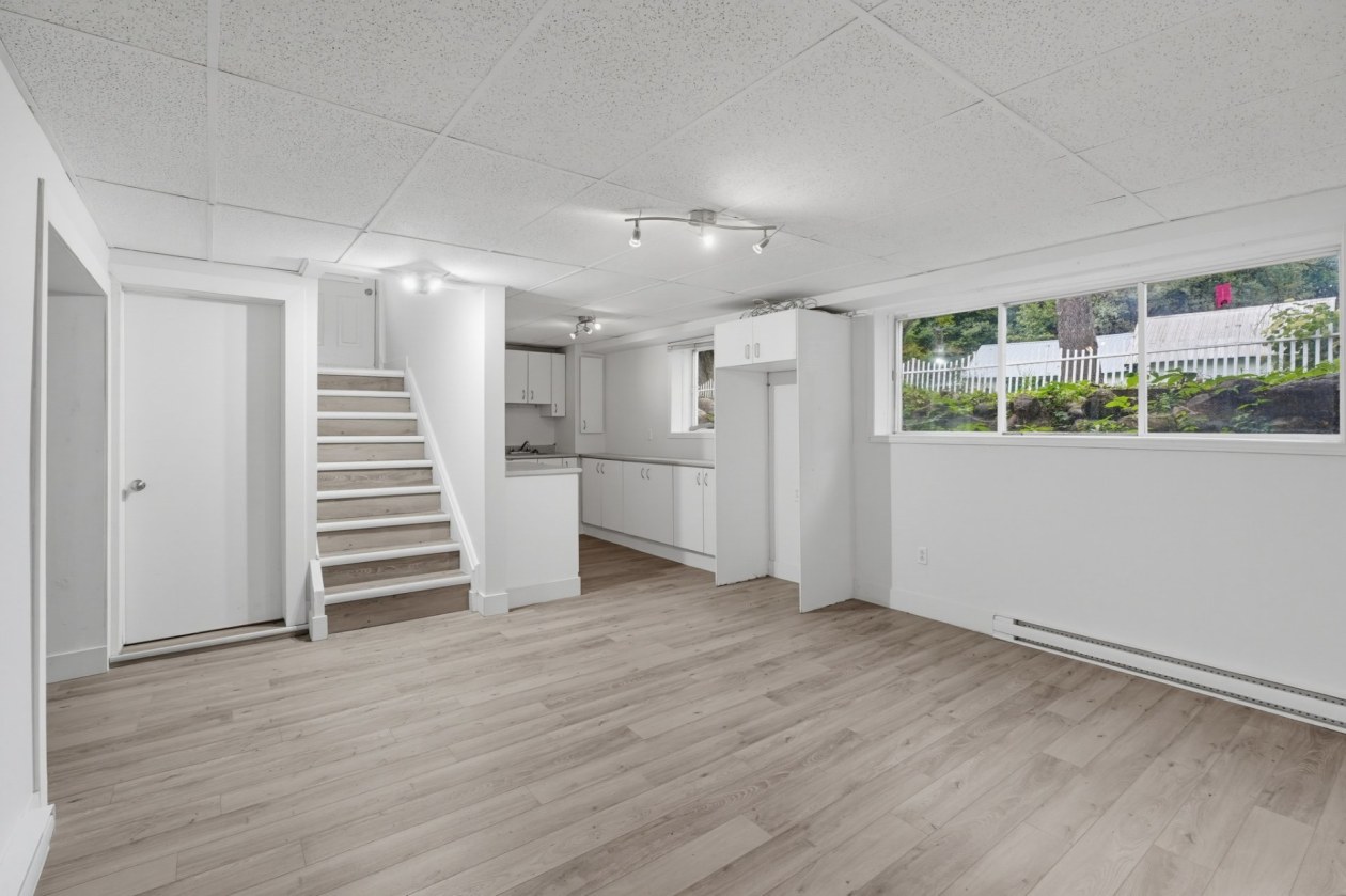 Salle à manger — 535 Route 309, Val-des-Bois