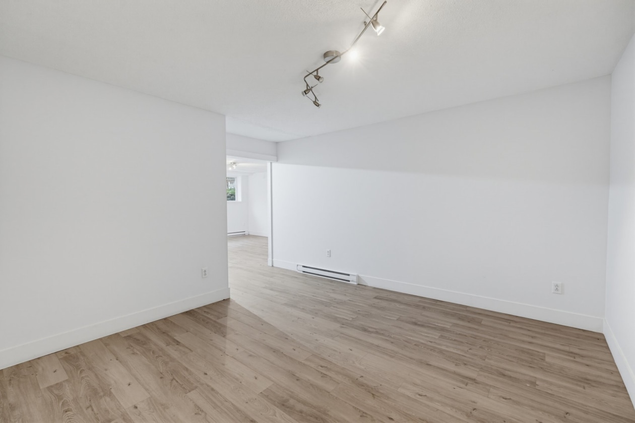 Salon — 535 Route 309, Val-des-Bois