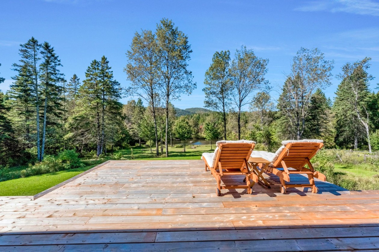 Terrasse — 827 Av. Ste-Brigitte, Sainte-Brigitte-de-Laval