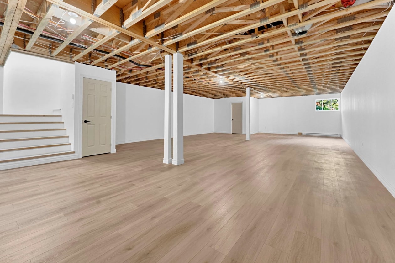 Salle familiale — 827 Av. Ste-Brigitte, Sainte-Brigitte-de-Laval
