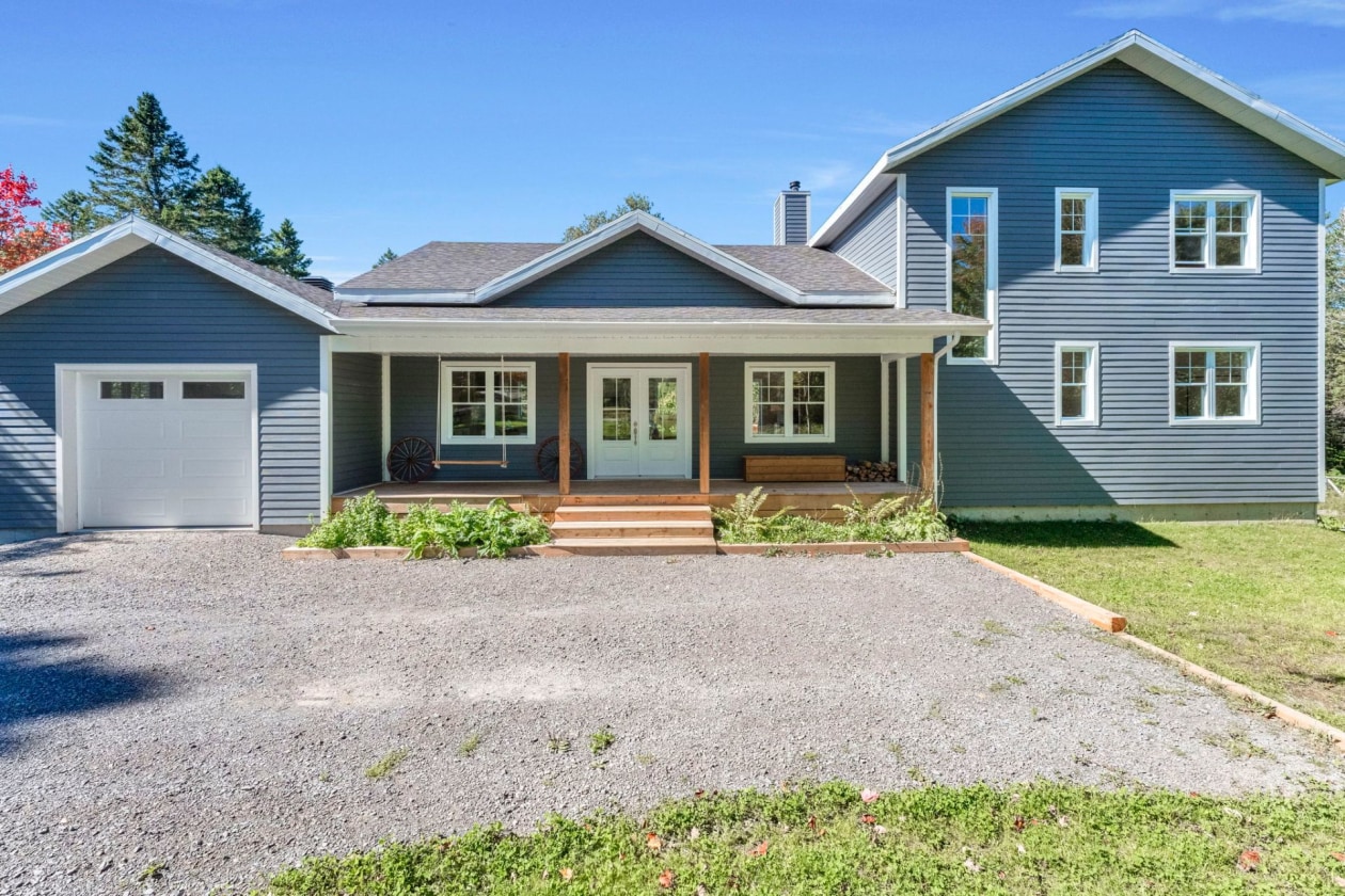 Façade — 827 Av. Ste-Brigitte, Sainte-Brigitte-de-Laval