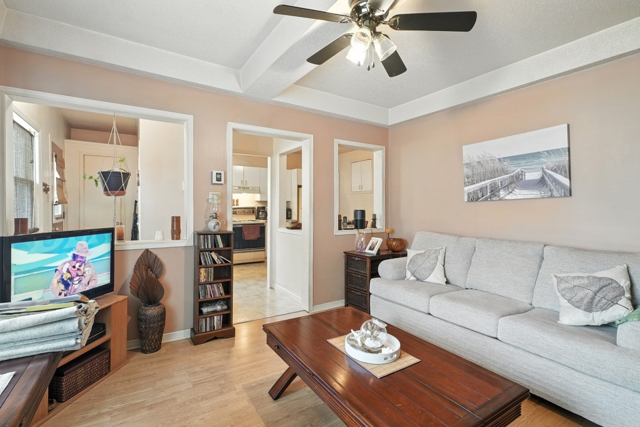 Salon — 535 Route 309, Val-des-Bois