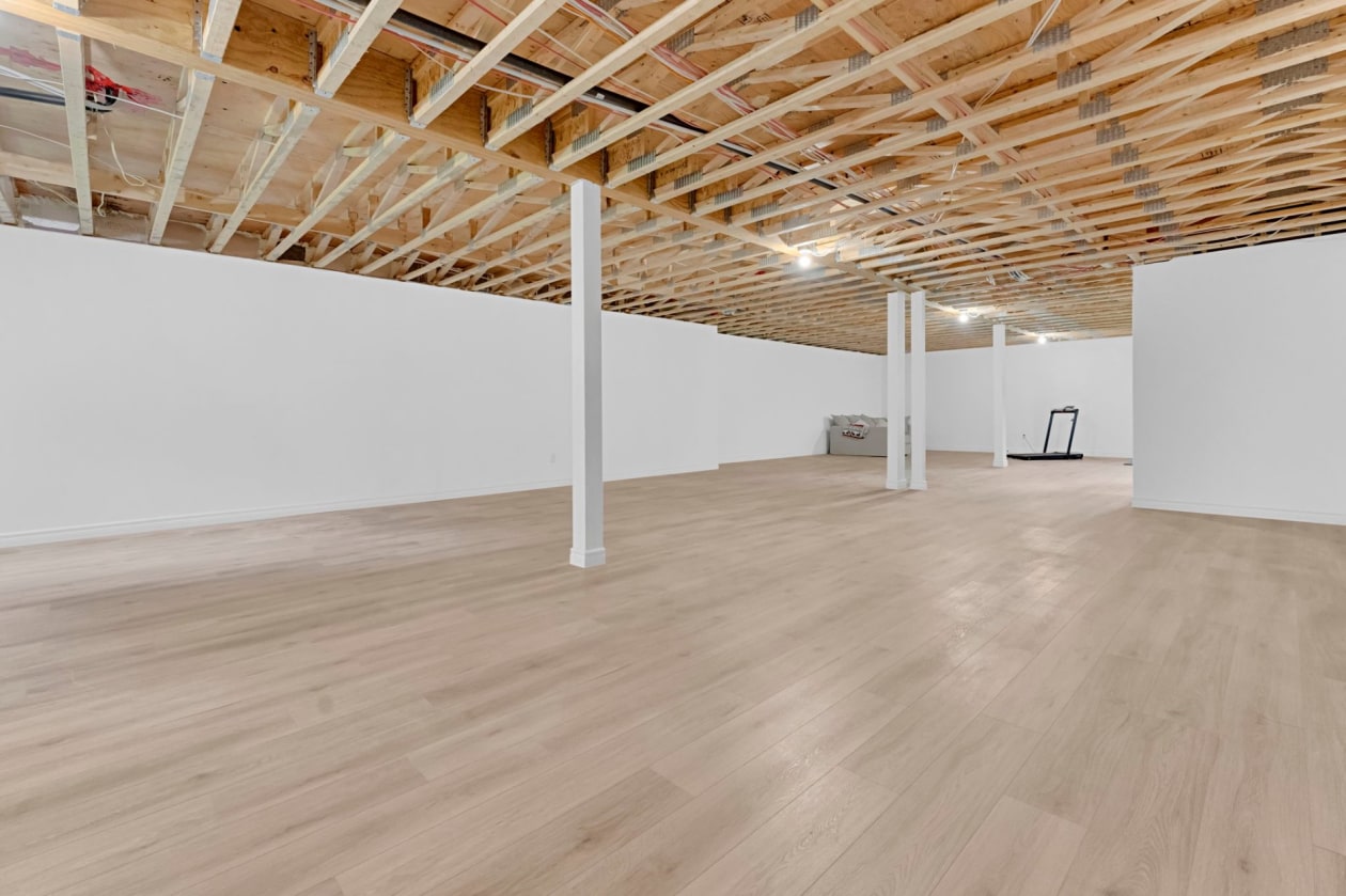 Salle familiale — 827 Av. Ste-Brigitte, Sainte-Brigitte-de-Laval