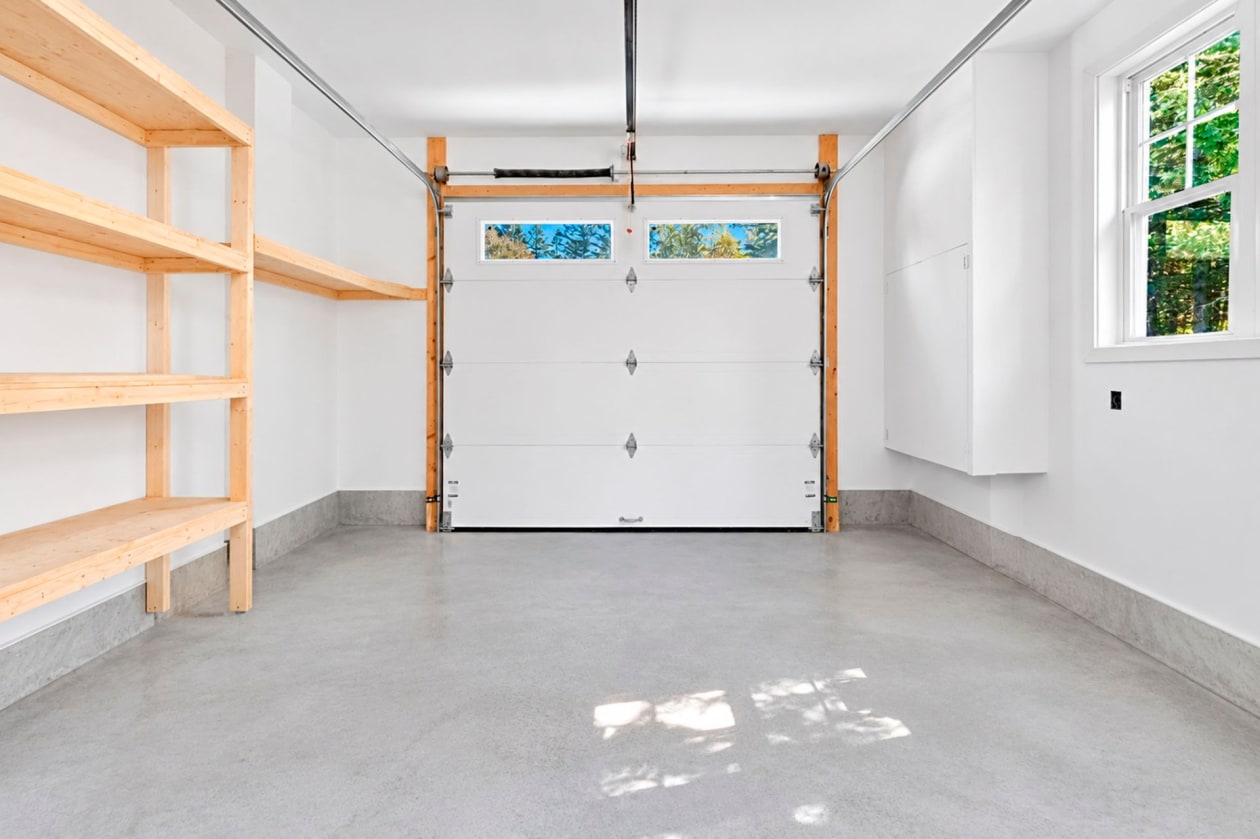 Garage — 827 Av. Ste-Brigitte, Sainte-Brigitte-de-Laval