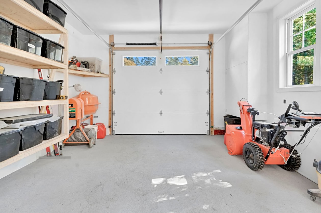 Garage — 827 Av. Ste-Brigitte, Sainte-Brigitte-de-Laval