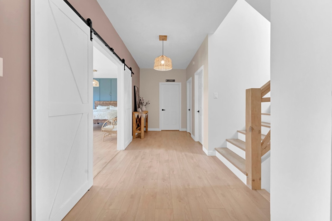 Corridor — 827 Av. Ste-Brigitte, Sainte-Brigitte-de-Laval