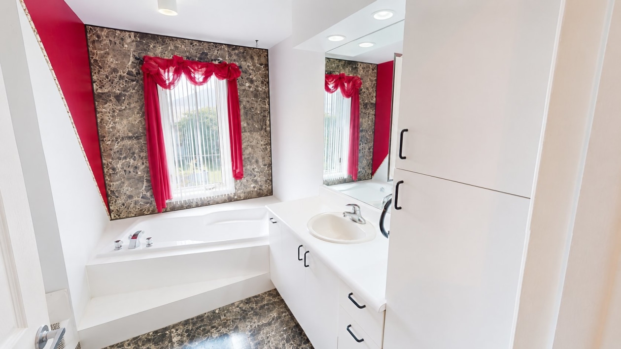 Salle de bains — 3791 Rue de la Sarthe, Saguenay