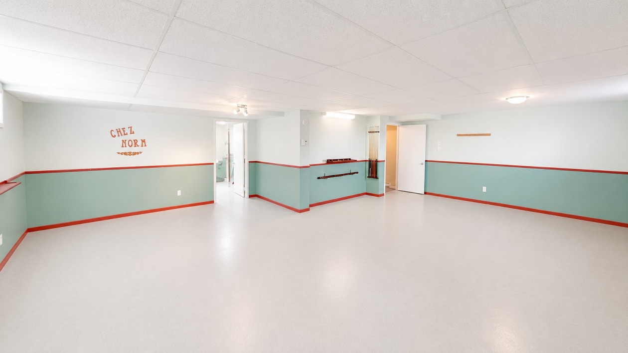Salle familiale — 3791 Rue de la Sarthe, Saguenay