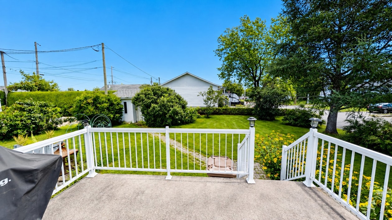 Terrasse — 3791 Rue de la Sarthe, Saguenay
