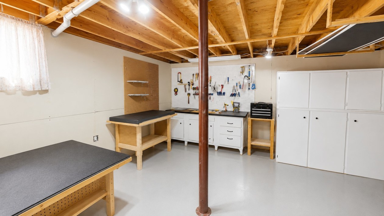 Atelier — 3791 Rue de la Sarthe, Saguenay