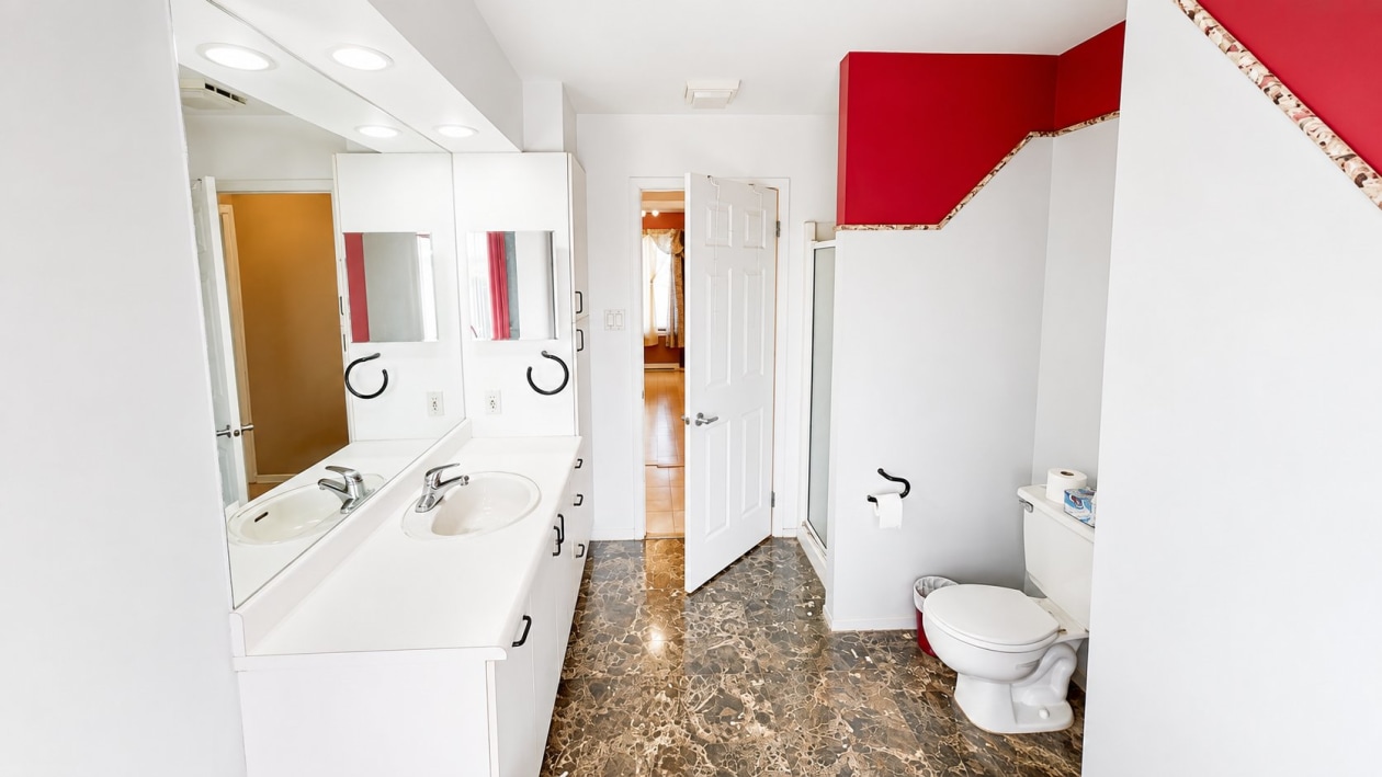 Salle de bains — 3791 Rue de la Sarthe, Saguenay