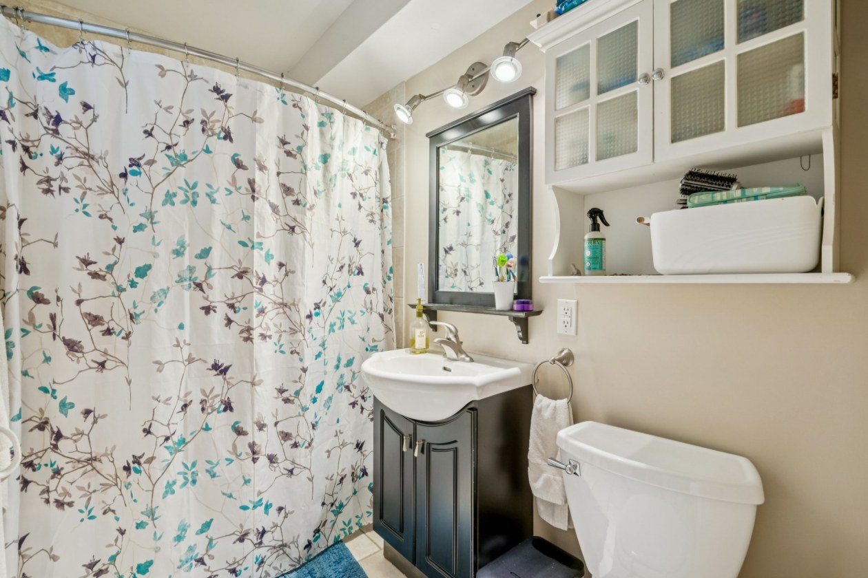 Salle de bains — 760 - 762 24e Avenue, Montréal