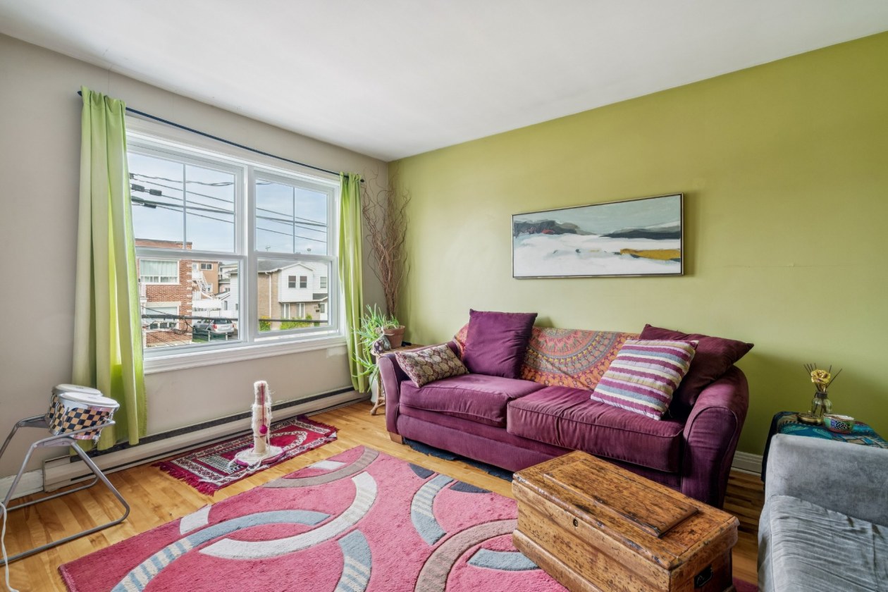 Salon — 760 - 762 24e Avenue, Montréal