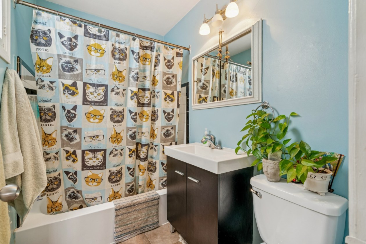 Salle de bains — 760 - 762 24e Avenue, Montréal