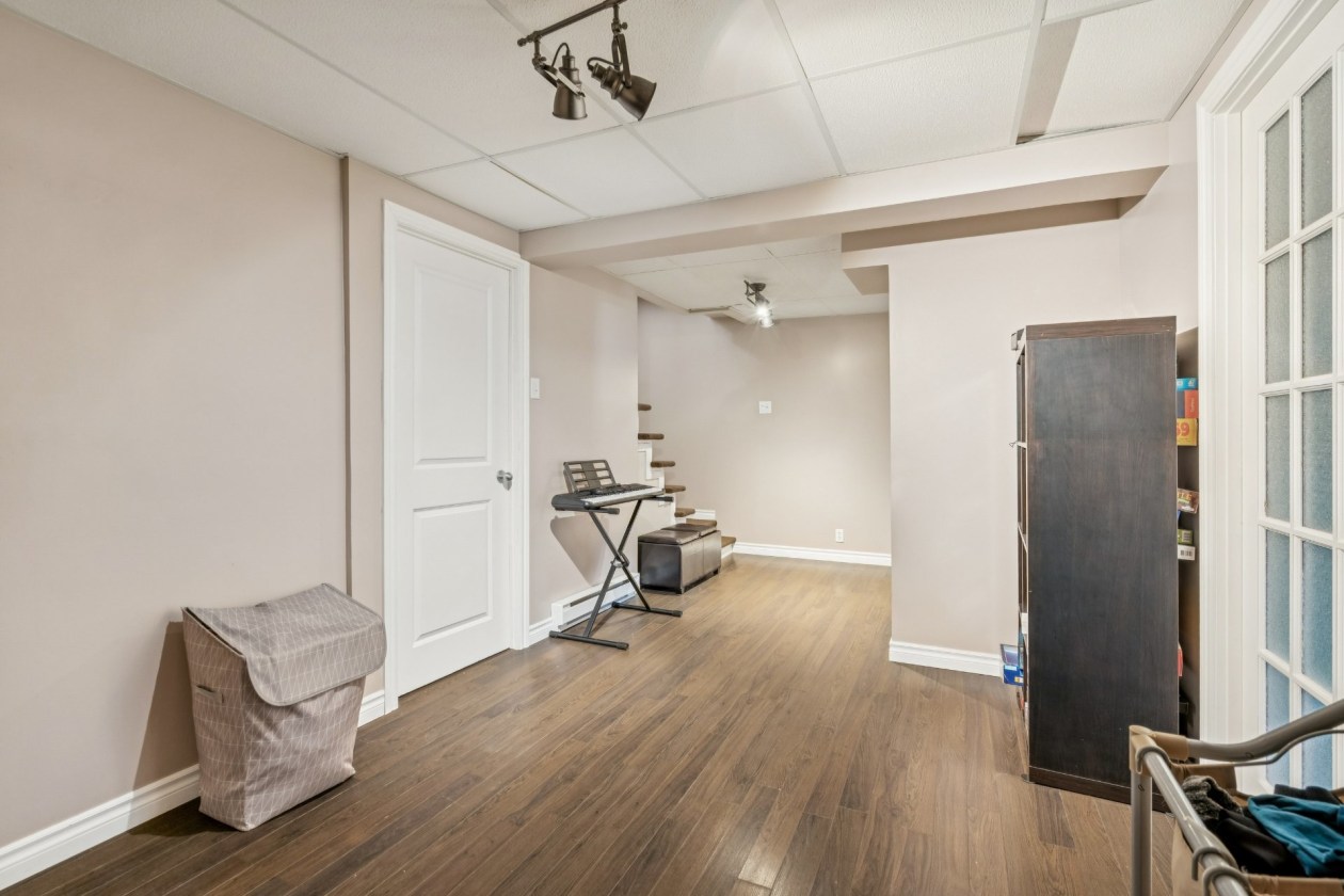 Salle familiale — 760 - 762 24e Avenue, Montréal