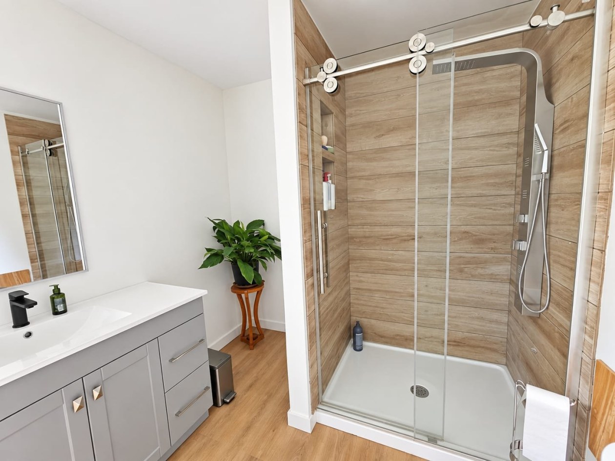 Salle de bains — 154, Rue de la Montagne, Hébertville, G8N1M3, Hébertville