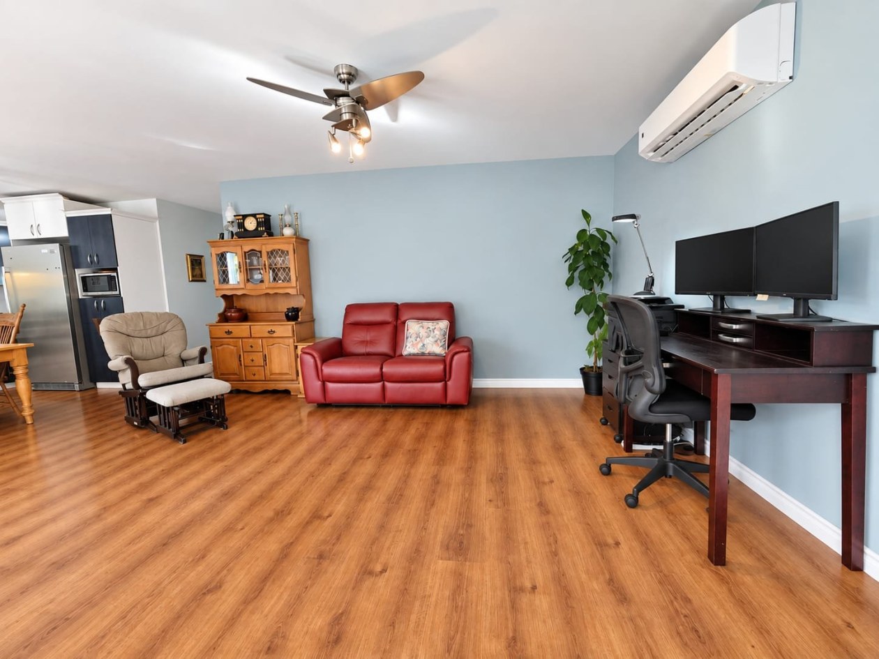 Salon — 154, Rue de la Montagne, Hébertville, G8N1M3, Hébertville