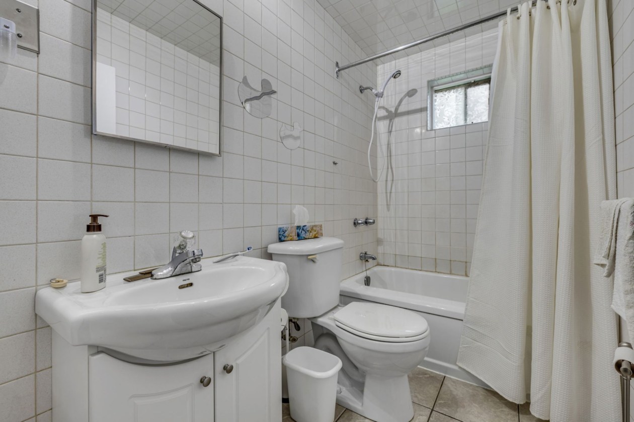 Salle de bains — 2826 - 2834 Boul. Père-Lelièvre, Québec