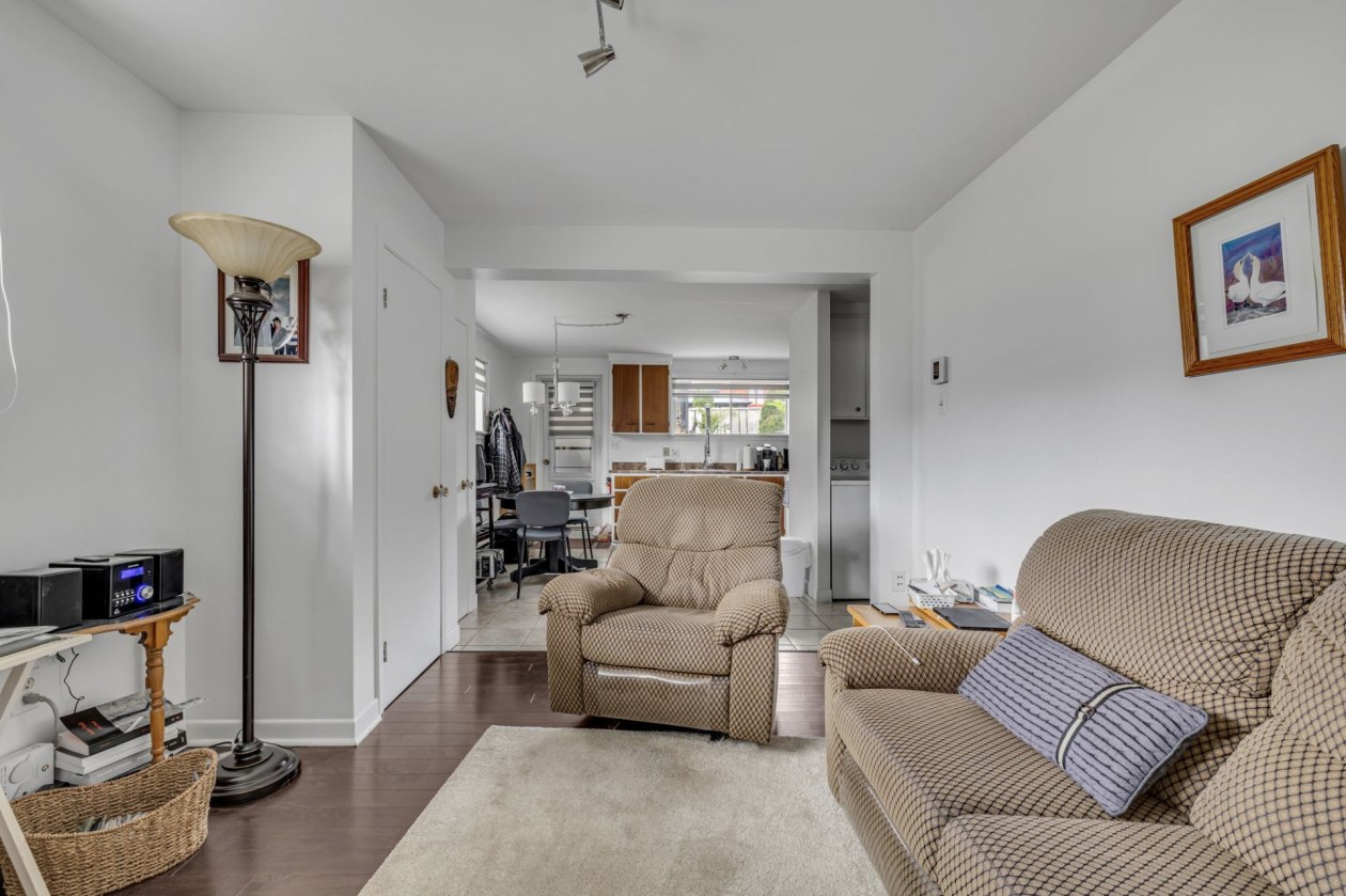 Salon — 2826 - 2834 Boul. Père-Lelièvre, Québec