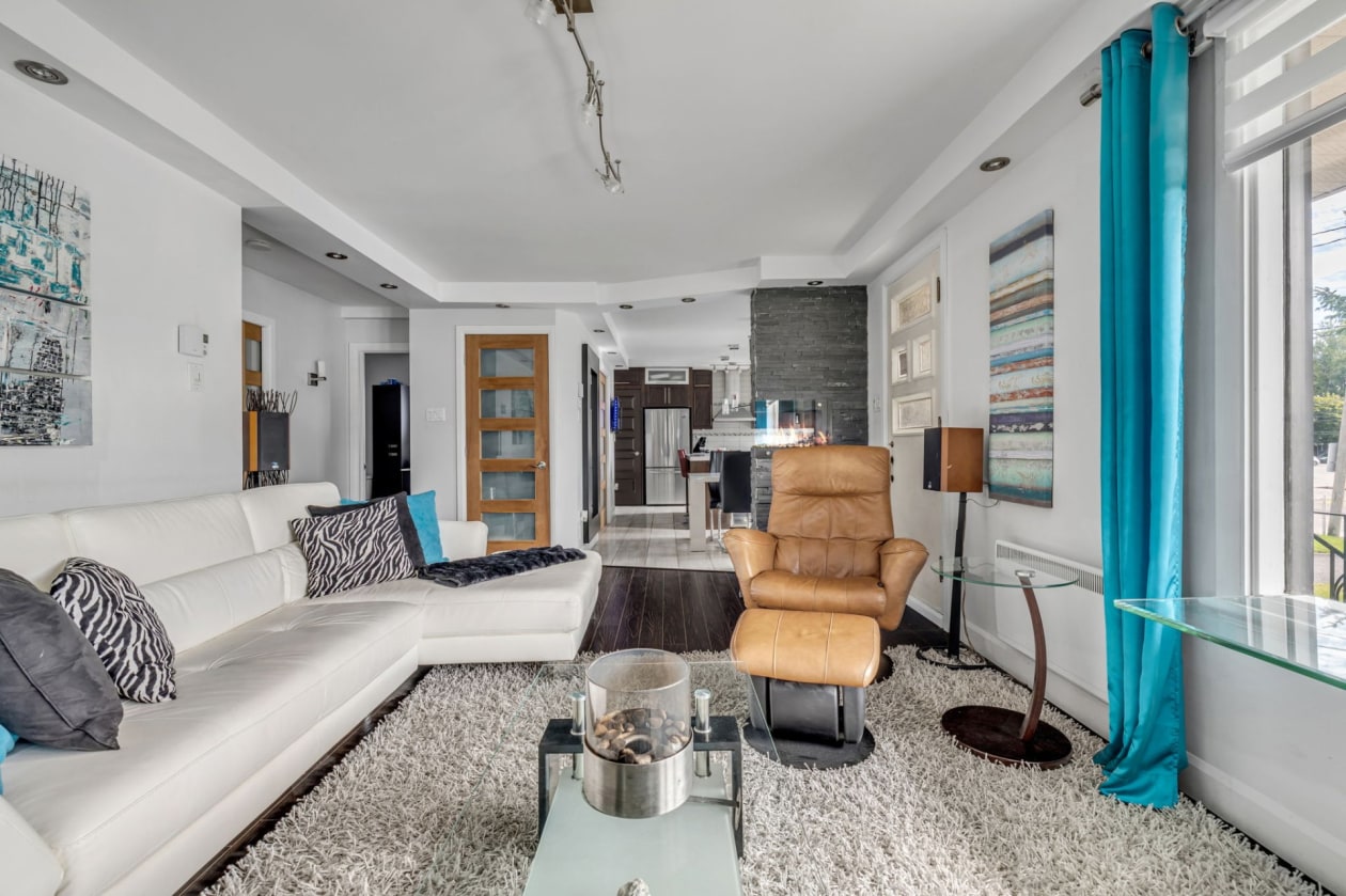 Salon — 2826 - 2834 Boul. Père-Lelièvre, Québec