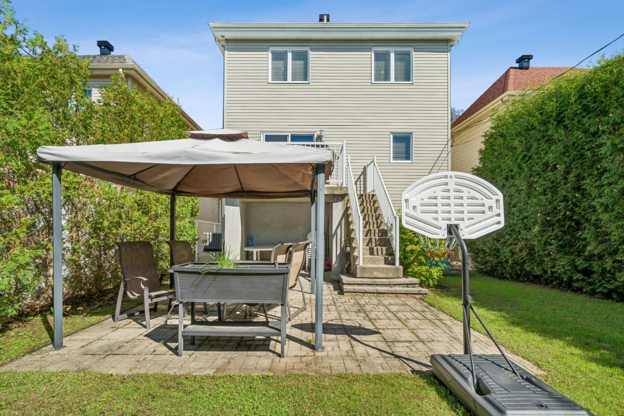 Cour — 4472 Rue Stéphanie, Laval