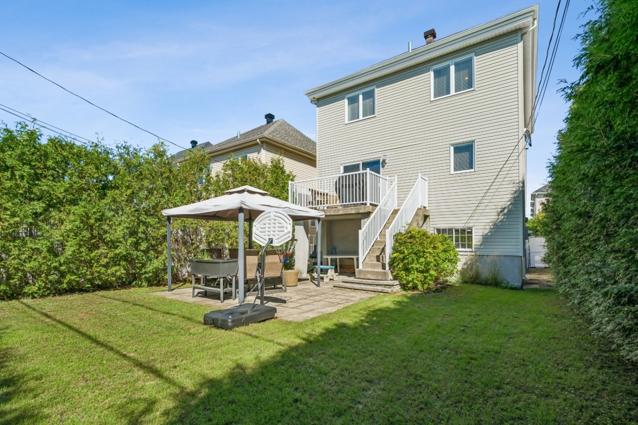 Cour — 4472 Rue Stéphanie, Laval