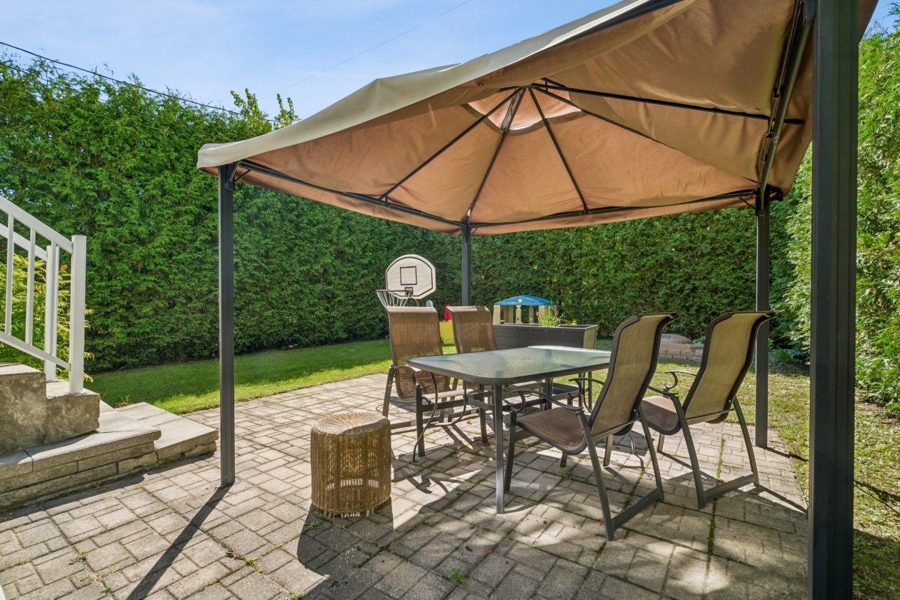 Terrasse — 4472 Rue Stéphanie, Laval