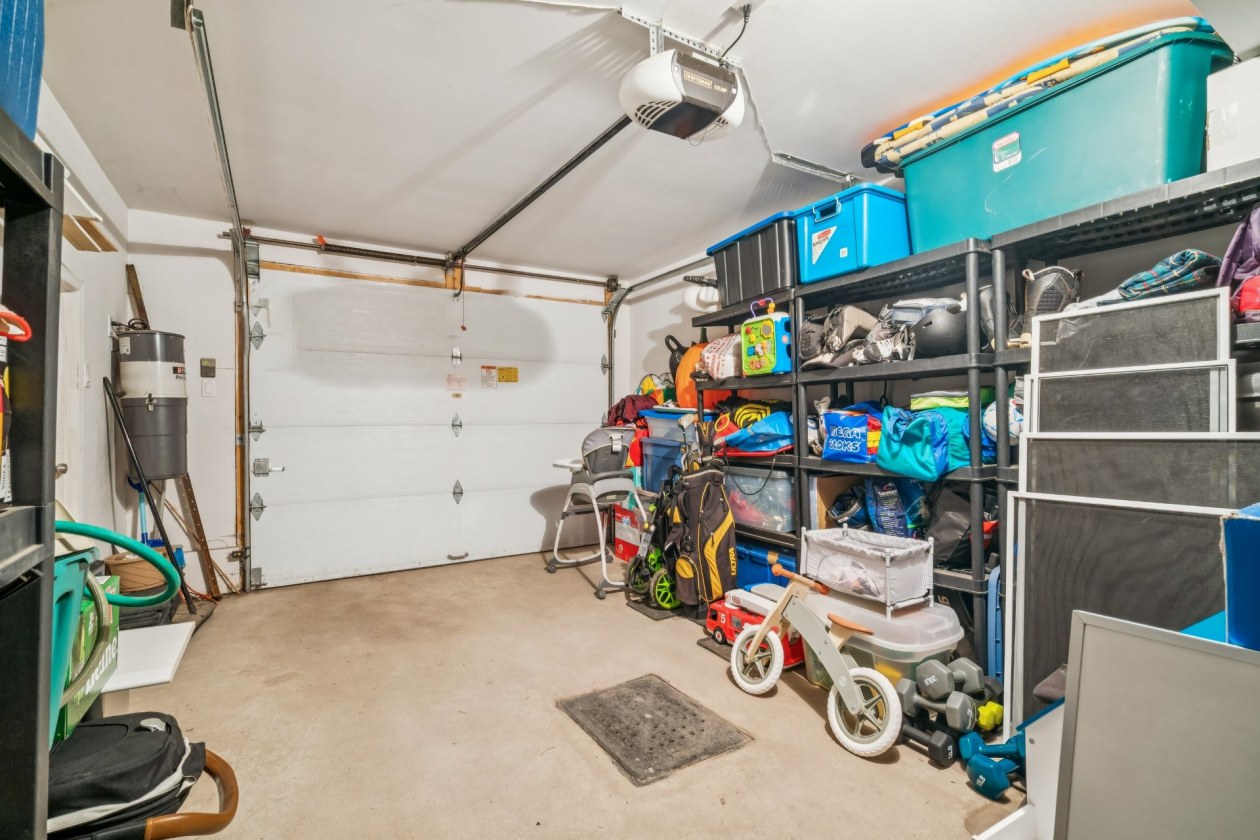 Garage — 4472 Rue Stéphanie, Laval