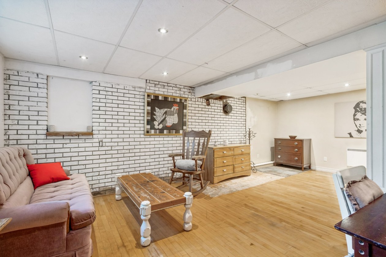 Salle familiale — 886 Rue des Jardins, Sainte-Julie