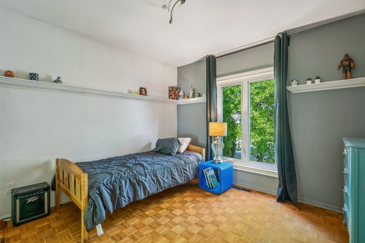 Chambre à coucher — 886 Rue des Jardins, Sainte-Julie