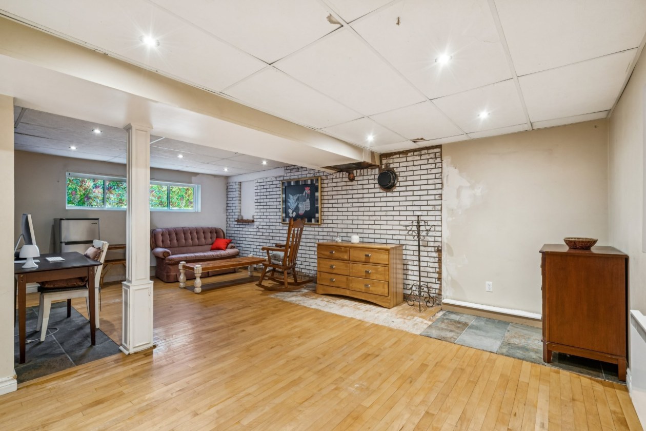 Salle familiale — 886 Rue des Jardins, Sainte-Julie