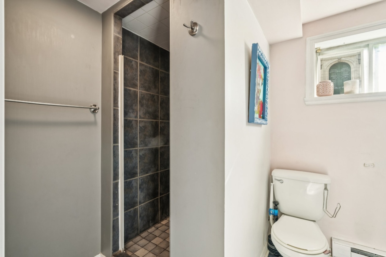 Salle de bains — 886 Rue des Jardins, Sainte-Julie