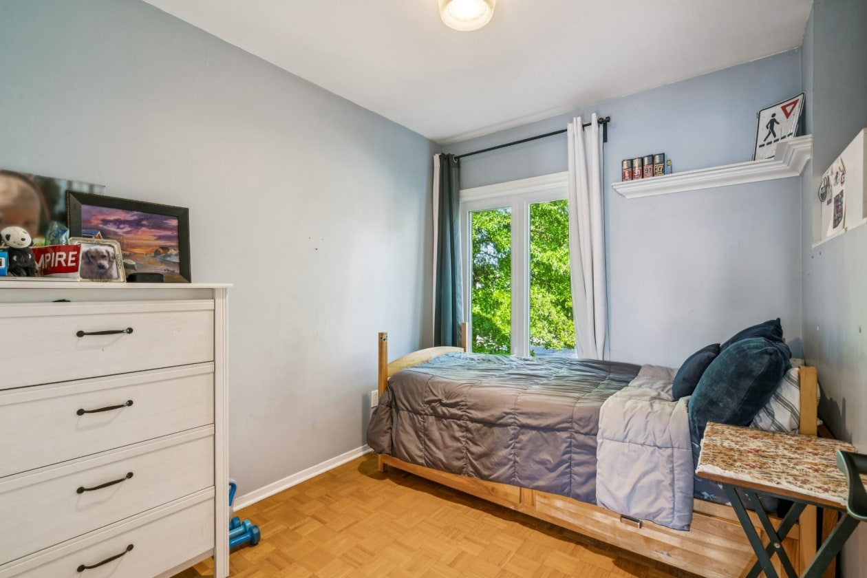 Chambre à coucher — 886 Rue des Jardins, Sainte-Julie
