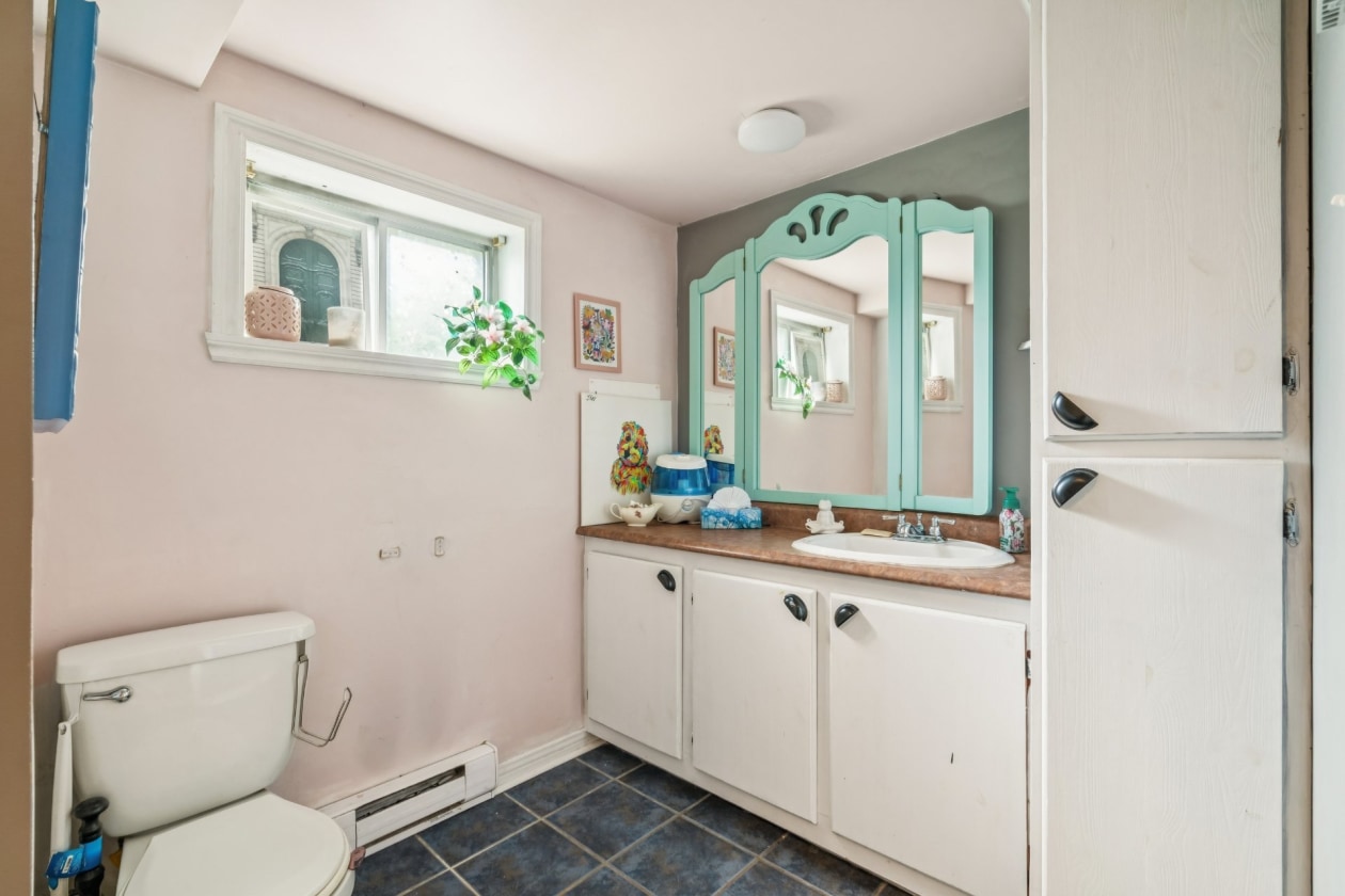 Salle de bains — 886 Rue des Jardins, Sainte-Julie