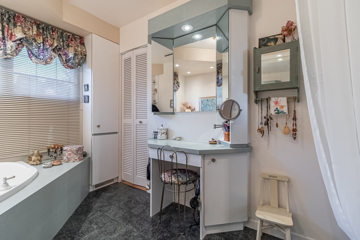 Salle de bains — 862 Rue Arpin, Rimouski