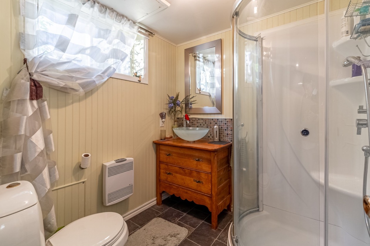Salle de bains — 862 Rue Arpin, Rimouski