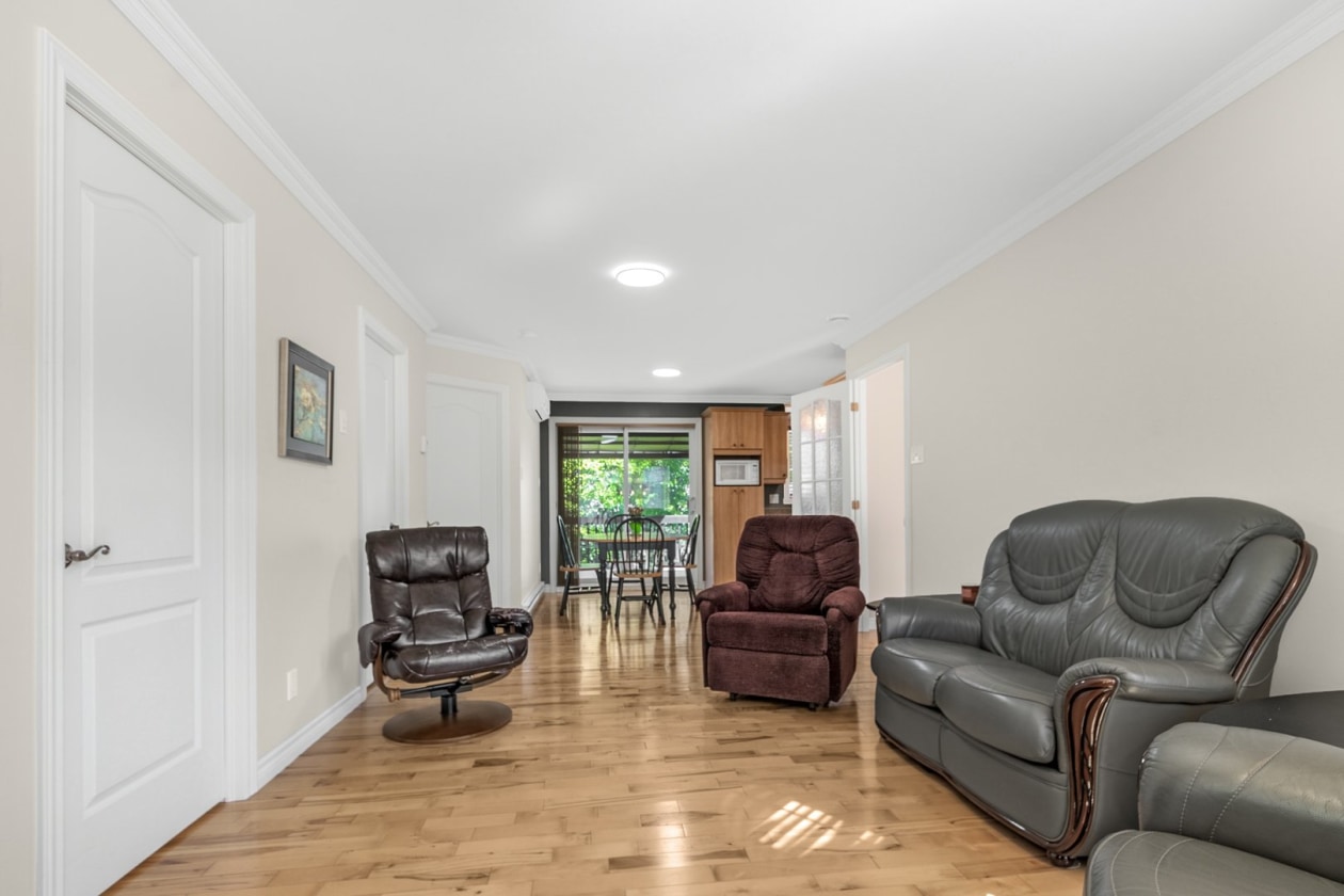 Salon — 1048 Rue de Narbonne, Lévis