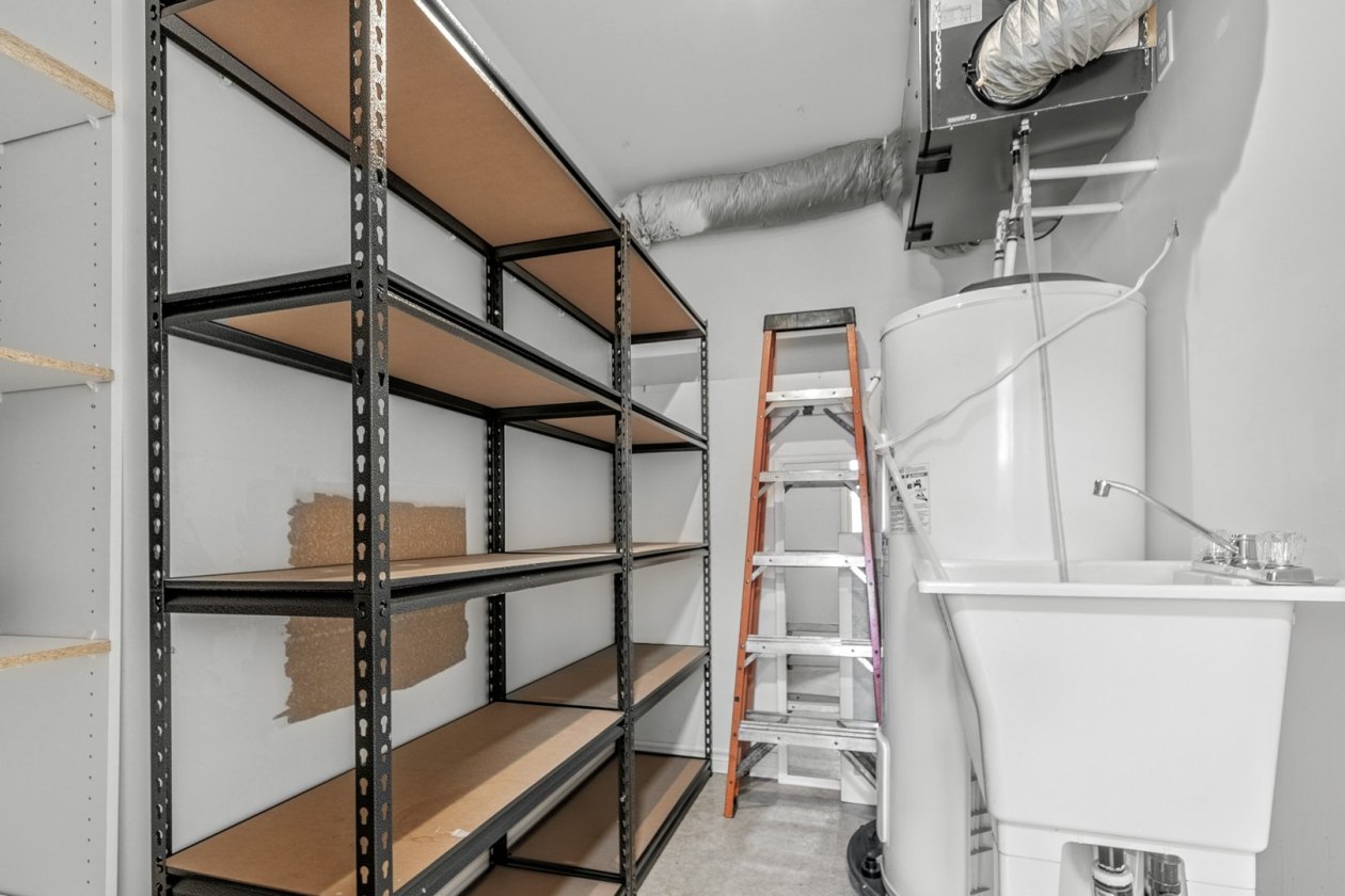 Rangement — 1048 Rue de Narbonne, Lévis